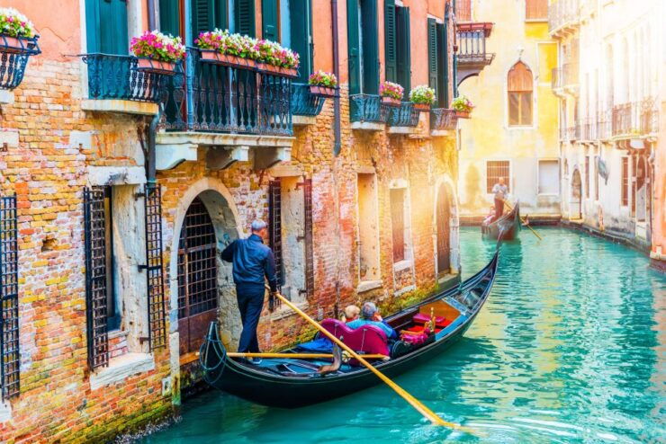 Venice: Gondola Meet and Share With App Commentary - Inclusions