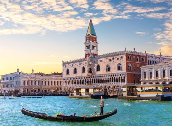 Venice: Gondola Meet and Share With App Commentary - Booking Information