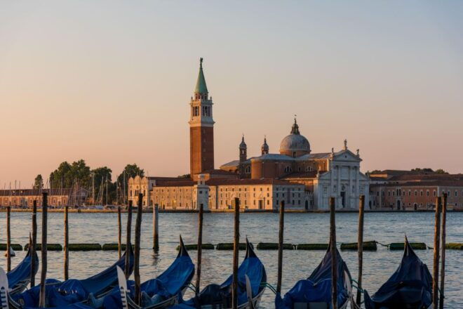 Venice: Gondola Meet and Share With App Commentary - Frequently Asked Questions