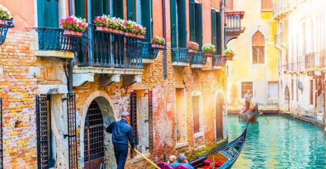 Venice: Gondola Meet and Share With App Commentary - The Sum Up