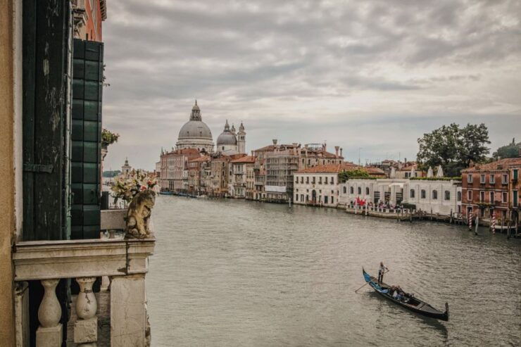 Venice: Gondola Ride and a Gala Dinner in a Venetian Palace - Pricing and Duration