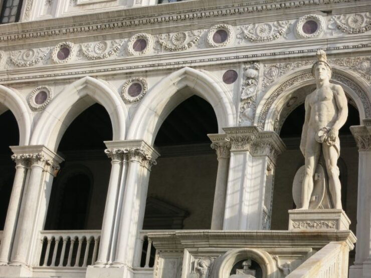 Venice: Gondola Ride & Doges Palace Guided Tour - Experience