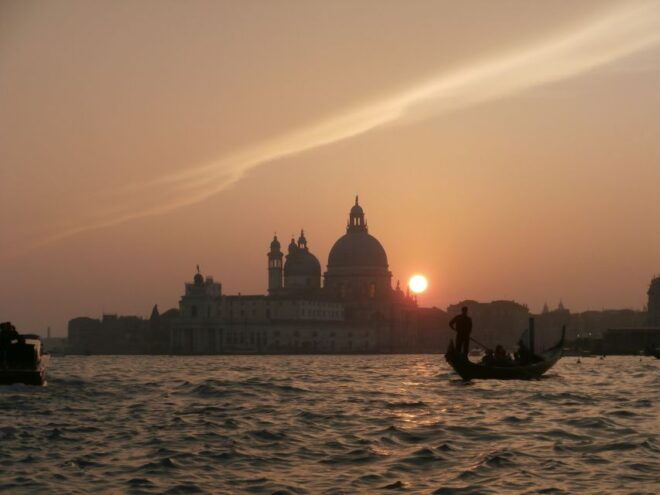 Venice: Gondola Ride & Doges Palace Guided Tour - Customer Reviews