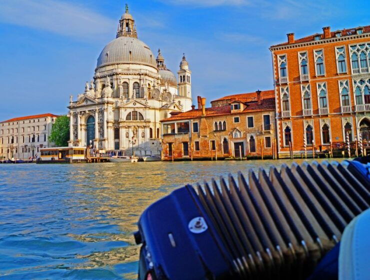 Venice: Gondola Ride With Serenade and Romantic Dinner - Good To Know