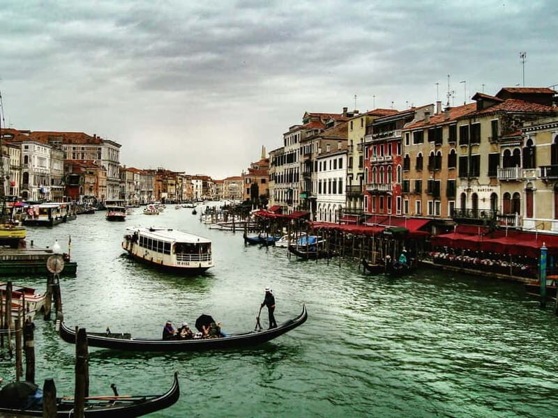 Venice: Gondola tour with live introductory commentary and audio guide - Good To Know  