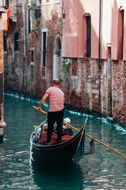 Venice: Gondola tour with live introductory commentary and audio guide - In-Depth Review of the Venice Gondola Tour  