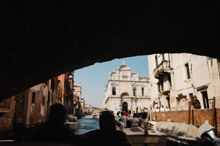 Venice: Grand Canal by Boat With Expert Guide - Dress Code and Restrictions
