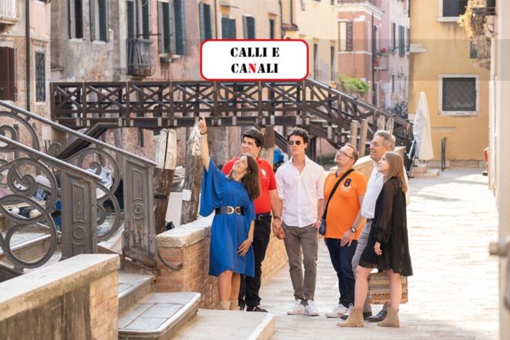 Venice: Grand Canal Gondola Ride and Walking Tour - Booking Details