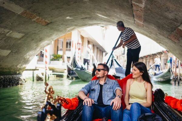 Venice: Grand Canal Gondola Ride With App Commentary - Common Questions