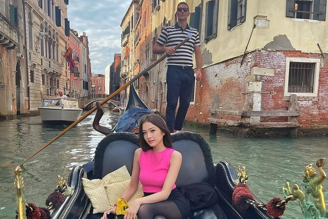 Venice Grand Canal Gondola Ride With Audio Commentary - Pricing and Availability