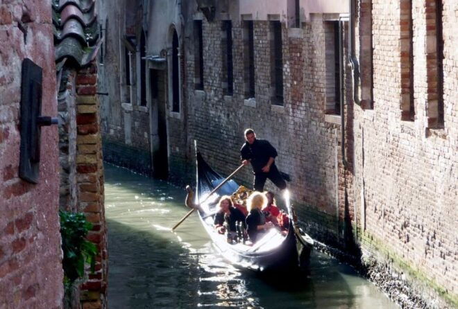 Venice: Grand Canal Private 30-Minute Gondola Ride - Inclusions