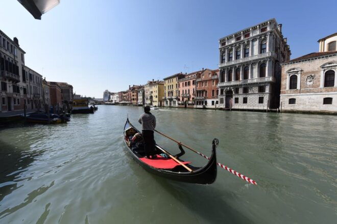 Venice: Grand Canal Private 60-Minute Gondola Ride - Itinerary Highlights