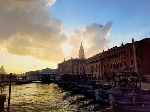 Venice: Grand Canal Private 60-Minute Gondola Ride - Tips for Your Ride