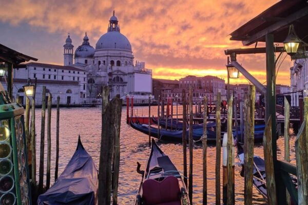 Venice: Grand Canal Private 60-Minute Gondola Ride - Nearby Attractions