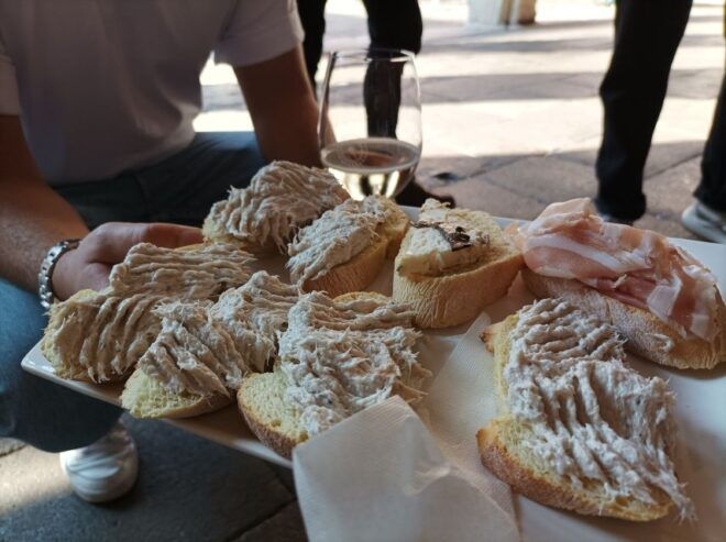 Venice: Guided Aperitivo Food Tour - Aperitivo Hour: Socializing and Cocktails