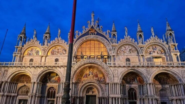 Venice: Guided Night Walking Tour & Saint Marks Basilica - Tour Details