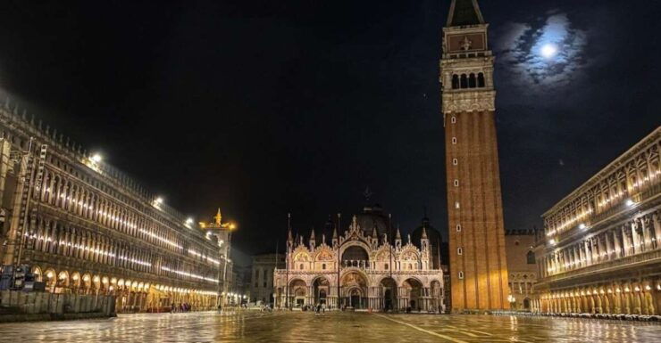 Venice: Guided Night Walking Tour & Saint Marks Basilica - Tour Experience