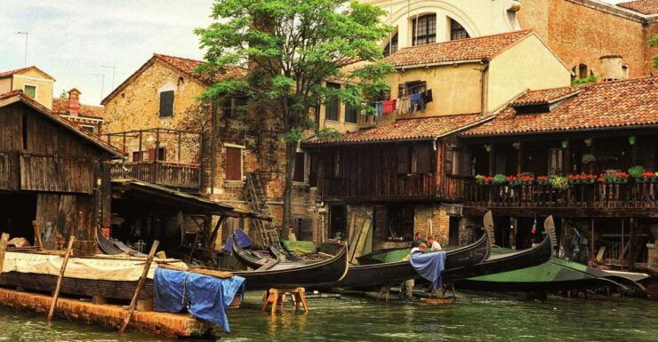 Venice: Historical Gondola Yard Private Tour - Good To Know