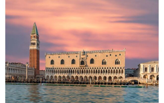 Venice: Mysterious Tales of Witches and Ghosts. - Unraveling Mysterious Events and Phenomena