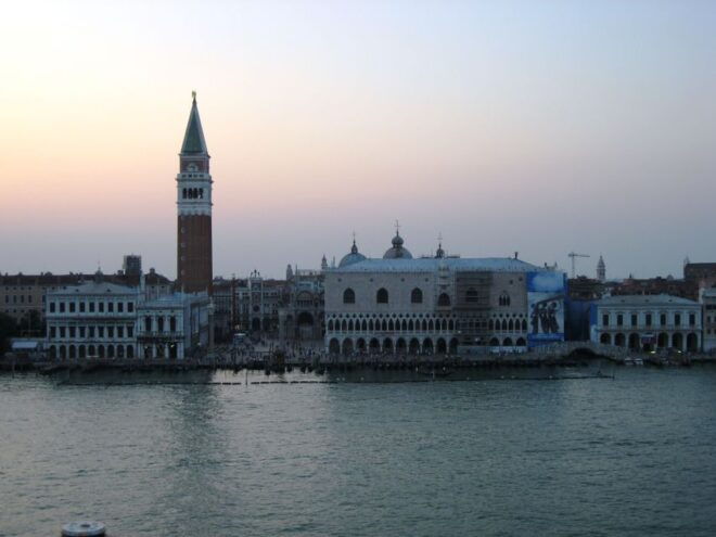 Venice: Private Evening Stroll With Gondola Ride - Highlights