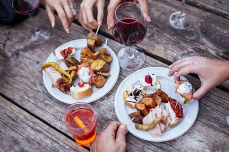 Venice: Private Evening Tour W/ Drinks & Bites in Cannaregio - Experience Highlights