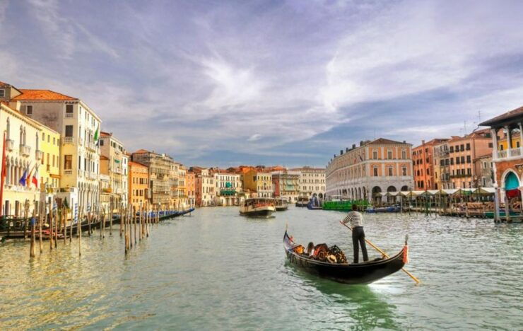 Venice: Private Gondola Cruise for up to 5 Passengers - Activity Details and Options