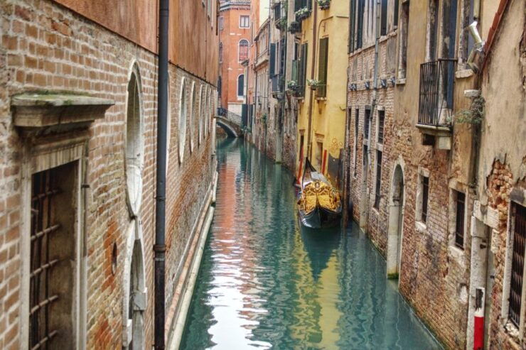 Venice: Private Gondola Ride for up to 5 People - Good To Know