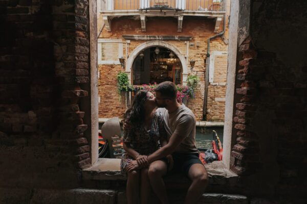 Venice: Private Photoshoot With Professional Photographer - Photo Delivery Timeline