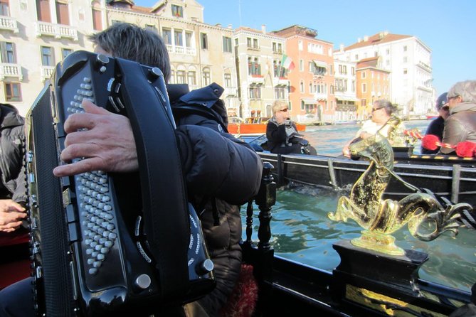 Venice: Private Serenade Gondola Tour - 30 Minutes - Tour Overview