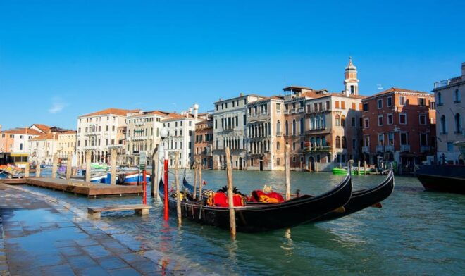 Venice: Private Tour of Hidden Historic Center and Murano - Discovering Muranos Glassblowing Art