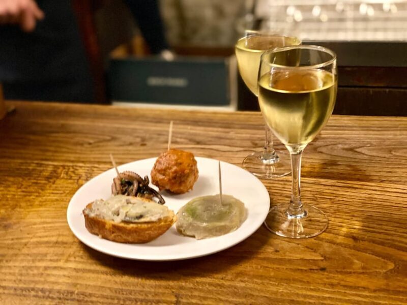 Venice: Rialto Area Street Food Tour and Sightseeing - Exploring the Venice Rialto Street Food Tour