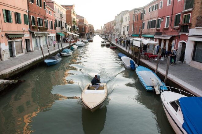 Venice: Rialto Market Tour With Aperitivo at Locals Home - Tour Duration and Group Size