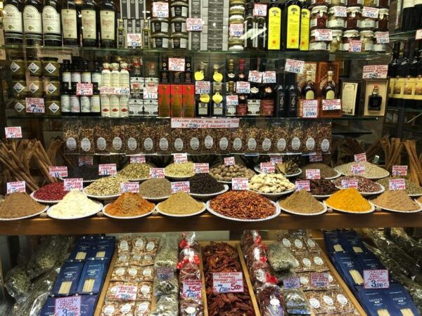 Venice: Rialto Market Tour With Aperitivo at Locals Home - Language and Host Details