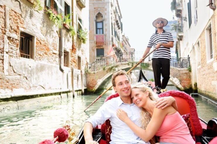 Venice: Romantic Gondola Tour and Dinner for Two - Activity Description
