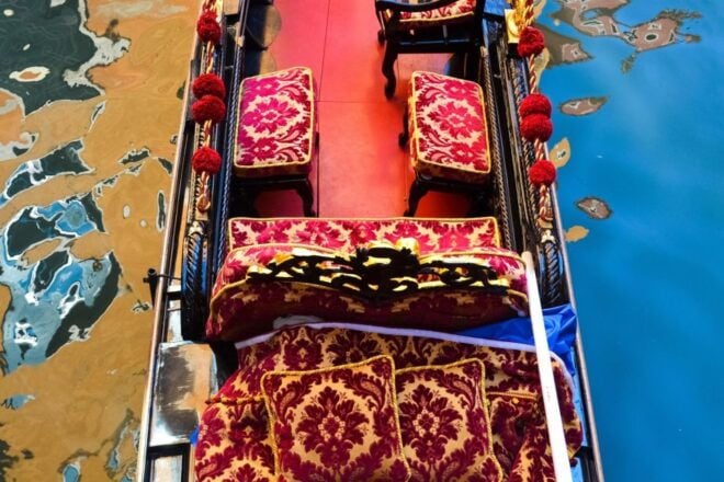 Venice: Romantic Gondola Tour and Dinner for Two - Meeting Point