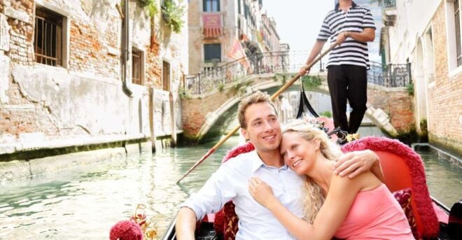Venice: Romantic Gondola Tour and Dinner for Two - Customer Reviews