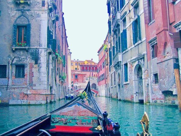 Venice: Romantic Gondola Tour and Dinner for Two - Frequently Asked Questions