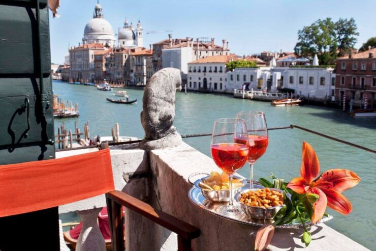 Venice: Romantic Palace Dinner and Private Gondola Ride - Inclusions and Menu Options