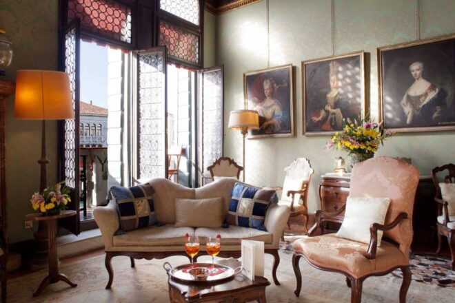 Venice: Romantic Palace Dinner and Private Gondola Ride - Important Information for Participants