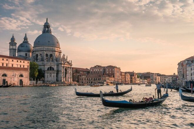 Venice: Romantic Palace Dinner and Private Gondola Ride - Meeting Point Details