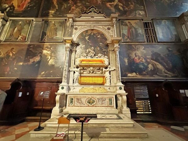 Venice: Saint Marks Basilica, Crypt and Burial Places - Directions