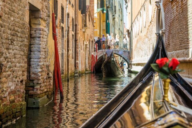 Venice: Shared Gondola Ride Across the Grand Canal - Participant and Date Selection