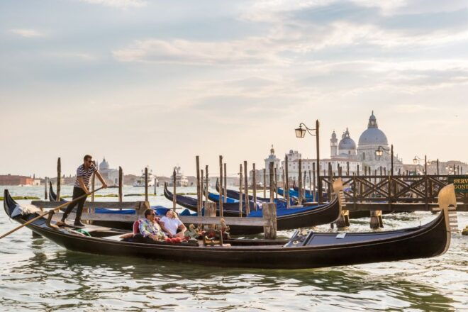Venice: Shared Gondola Ride Across the Grand Canal - Important Information
