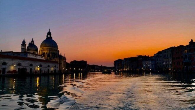 Venice: Shared Gondola Ride at Sunset - Sunset Gondola Ride Experience