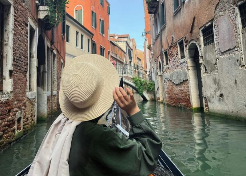 Venice: Shared Gondola Through breathtaking Bridge of Sighs - Introduction
