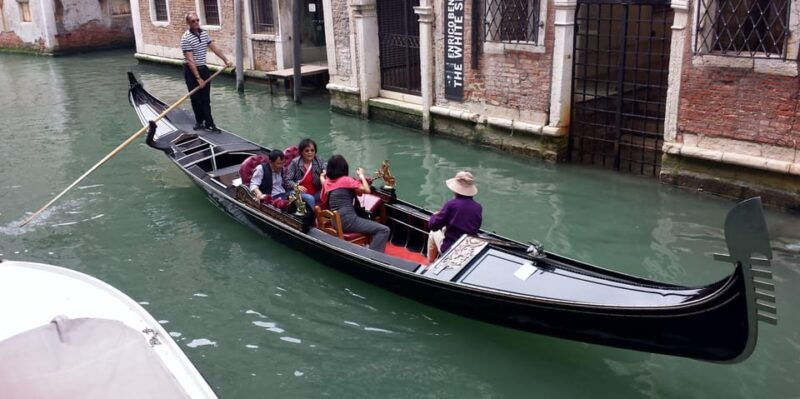 Venice: St Mark's Highlights Lunch & Gondola - Good To Know