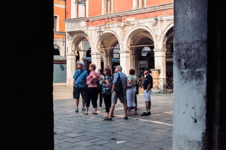 Venice: Street Food Tour With Wine Tasting & Market Visit - Itinerary Breakdown