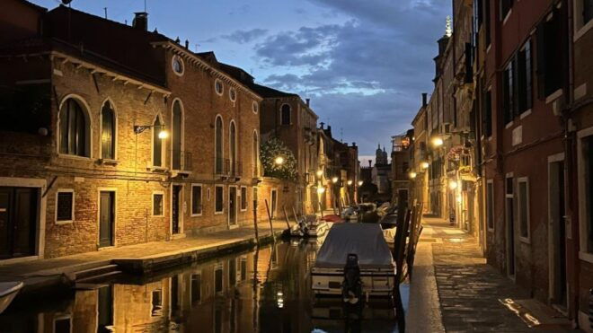 Venice: Sunset Gondola Ride and Ghosts Walking Tour - Inclusions