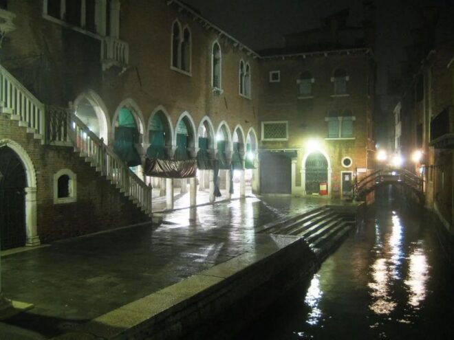 Venice: Sunset Gondola Ride and Ghosts Walking Tour - Meeting Point