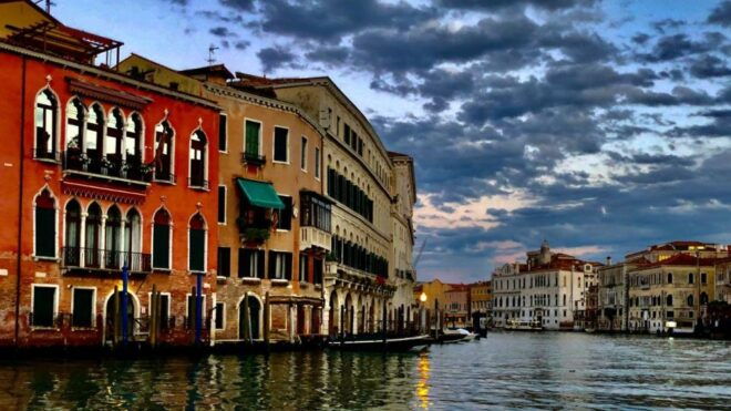 Venice: Sunset Gondola Ride and Ghosts Walking Tour - Important Information